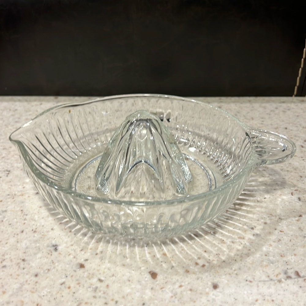 Glass Vintage Juicer Reamer (B10)